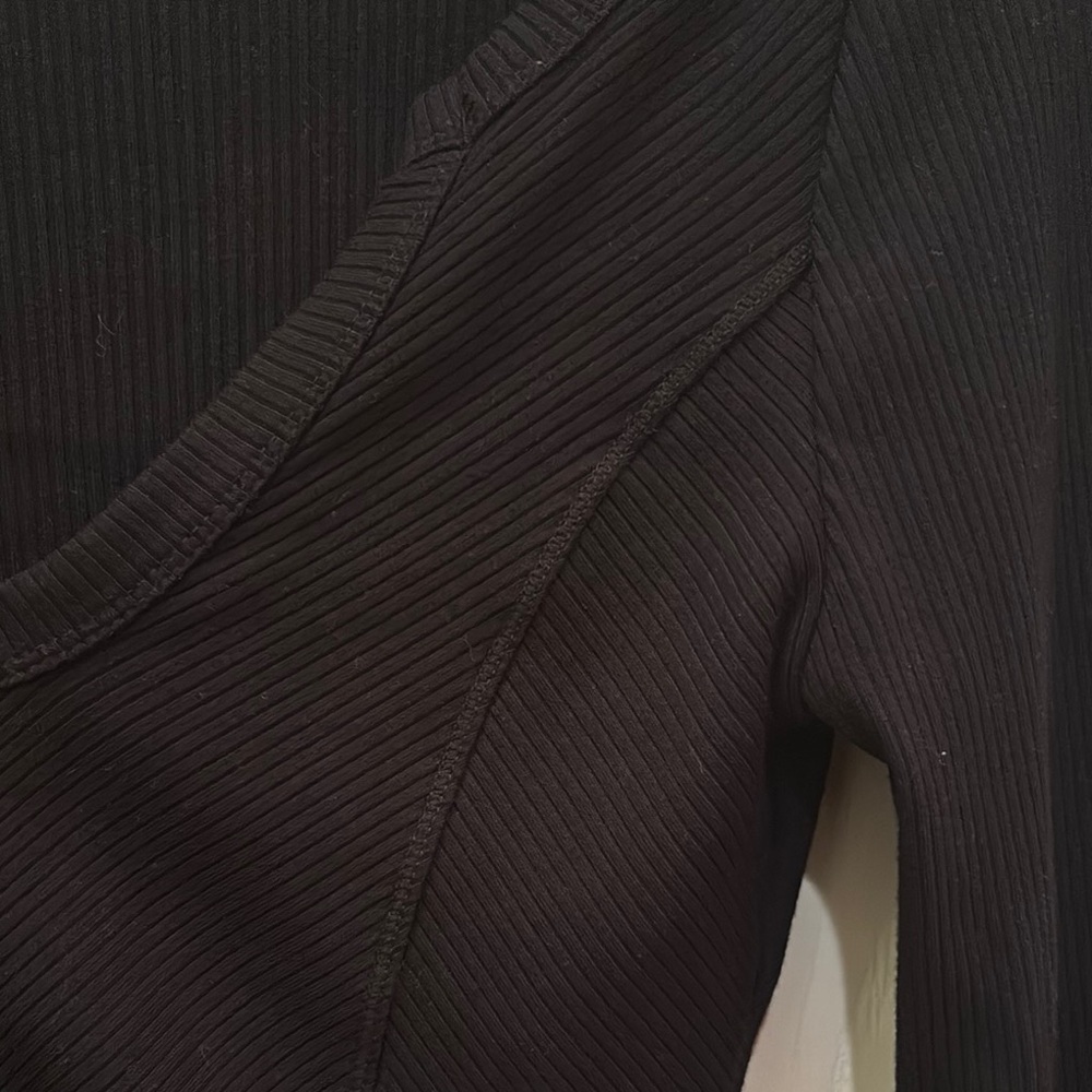 Black V-Neck Ribbed Women's Top - Picture 3 of 7